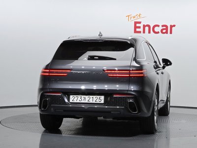 صورة 4 لـ 2022 Genesis GV70