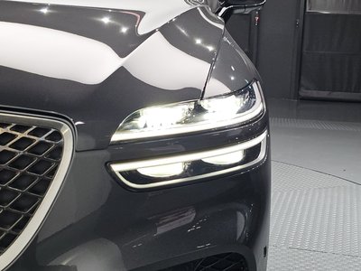 صورة 9 لـ 2022 Genesis GV70