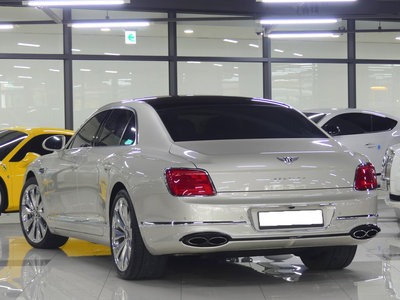 2021 Bentley FLYING SPUR photo 2