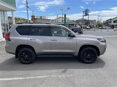 TOYOTA LAND CRUISER PRADO - 8