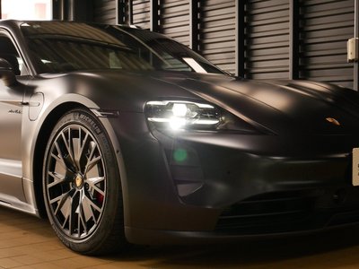 PORSCHE TAYCAN - 8