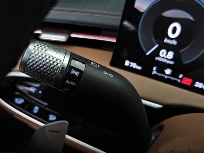 2025 Genesis GV70 — миниатюра 35