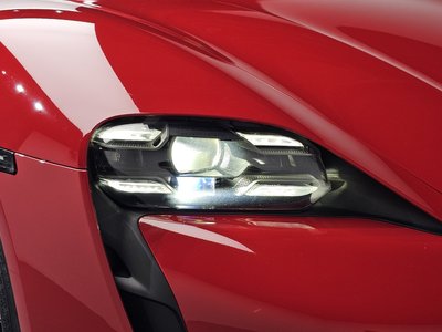 صورة 10 لـ 2021 Porsche TAYCAN