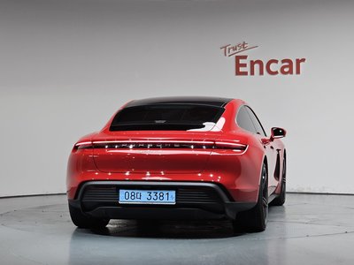 صورة 4 لـ 2021 Porsche TAYCAN