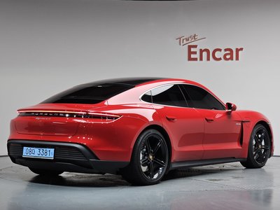 صورة 6 لـ 2021 Porsche TAYCAN