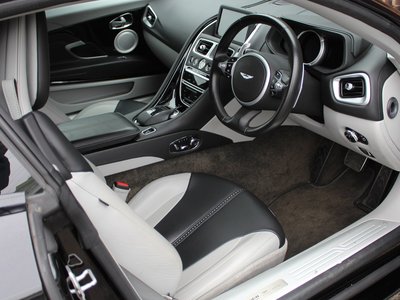 ASTON MARTIN DB11 - 10