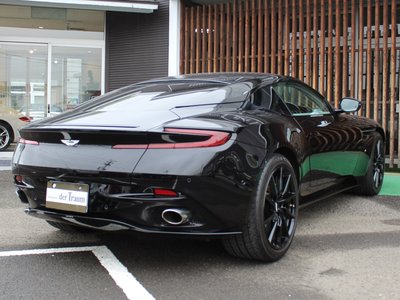 ASTON MARTIN DB11 - 5