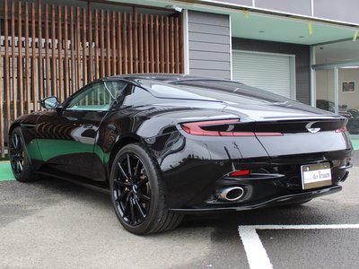 ASTON MARTIN DB11 - 4