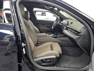 صورة مصغرة 11 لـ 2024 BMW 5 SERIES