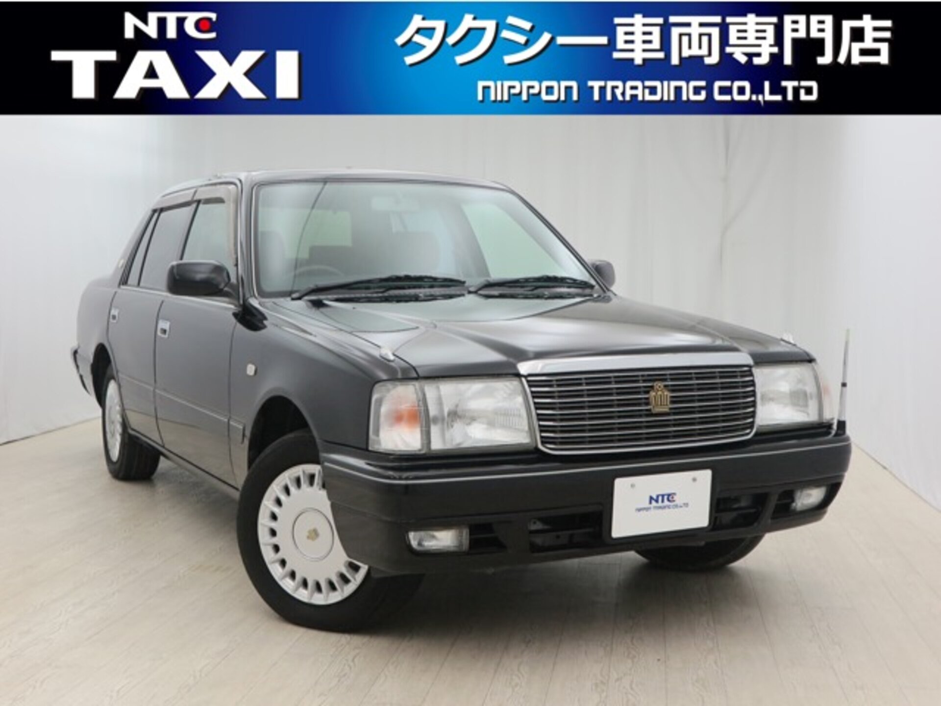 TOYOTA CROWN SEDAN - View 1