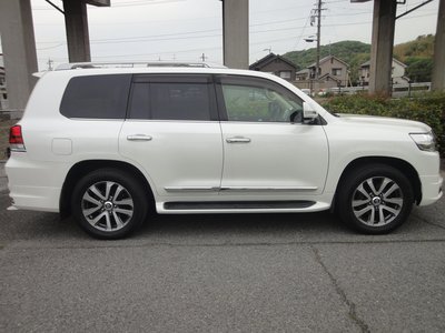 TOYOTA LAND CRUISER 200 - 10