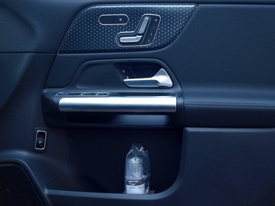 MERCEDES-BENZ EQA - 9