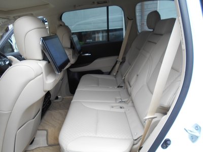 TOYOTA LAND CRUISER 300 - 9