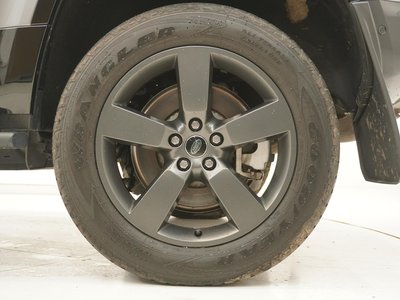 LAND ROVER DEFENDER - 10