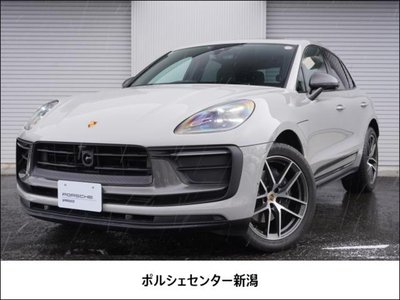 PORSCHE MACAN - 1