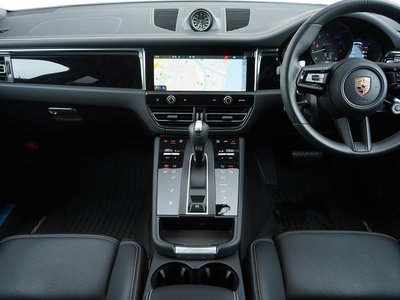 PORSCHE MACAN - 5