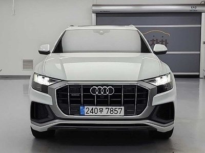 AUDI Q8 - 4