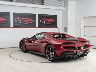 FERRARI 296 - 8