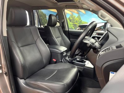 TOYOTA LAND CRUISER PRADO - 8
