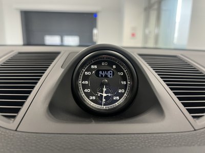 PORSCHE MACAN - 10
