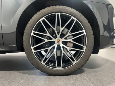 PORSCHE MACAN - 4