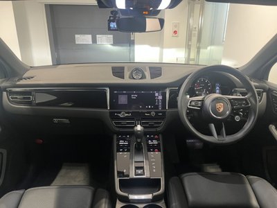 PORSCHE MACAN - 8