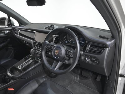 PORSCHE MACAN - 10