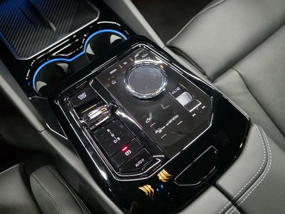2025 BMW I5 — фото 9