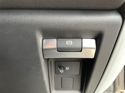 LAND ROVER DEFENDER - 8