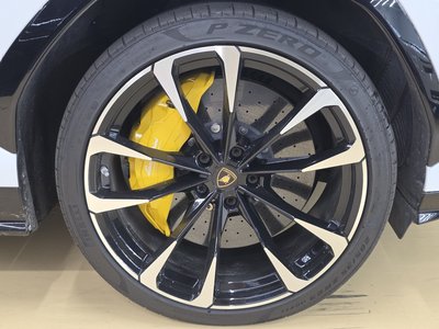 LAMBORGHINI URUS - 6
