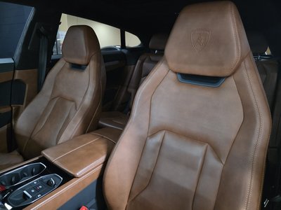 LAMBORGHINI URUS - 10