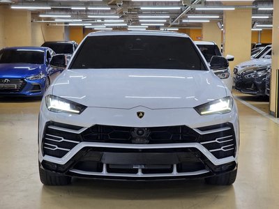 LAMBORGHINI URUS - 2