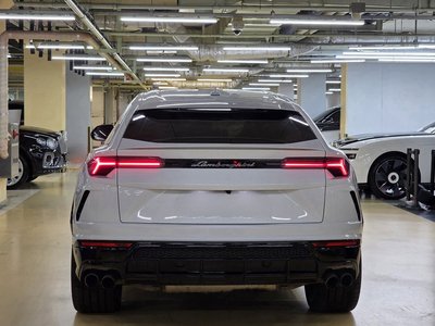 LAMBORGHINI URUS - 3