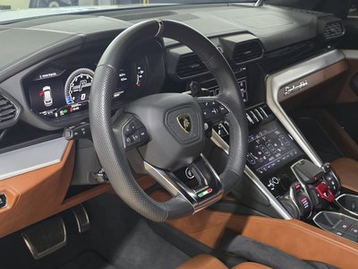 LAMBORGHINI URUS - 4