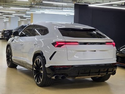 LAMBORGHINI URUS - 5