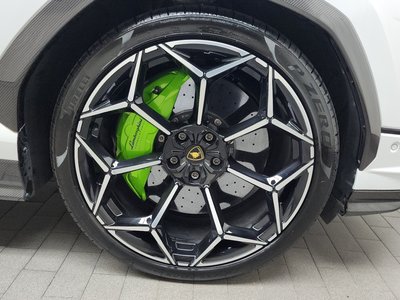 LAMBORGHINI URUS - 6