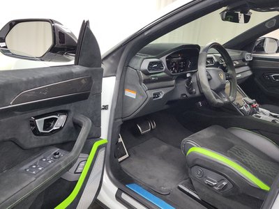 LAMBORGHINI URUS - 10