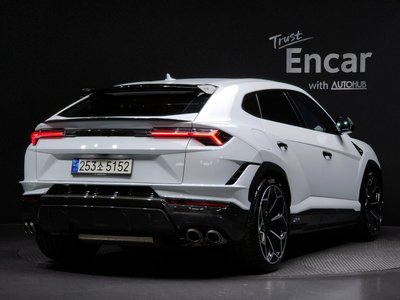 LAMBORGHINI URUS - 3