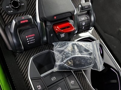 LAMBORGHINI URUS - 9