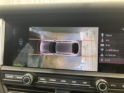 PORSCHE MACAN - 4