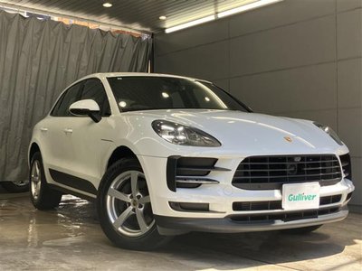 PORSCHE MACAN - 1