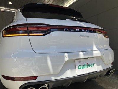 PORSCHE MACAN - 2