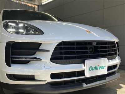 PORSCHE MACAN - 8