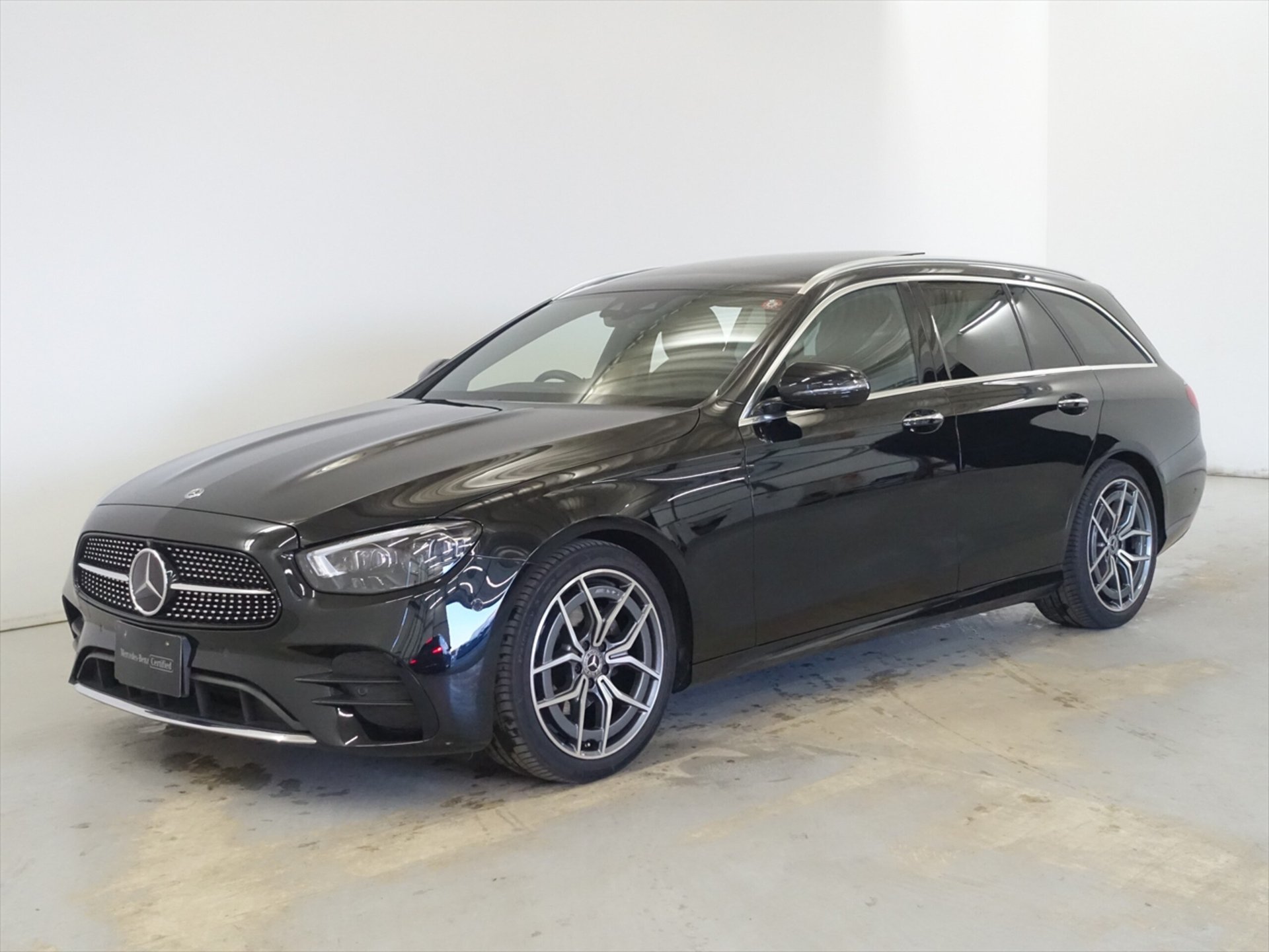 MERCEDES-BENZ E-CLASS WAGON - View 1