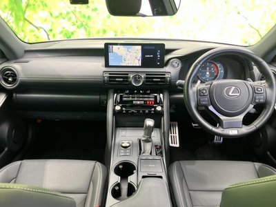 صورة 4 لـ 2024 Lexus IS
