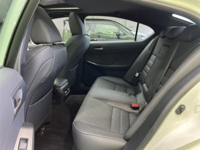 صورة 8 لـ 2024 Lexus IS