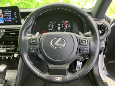 2024 Lexus IS — миниатюра 15