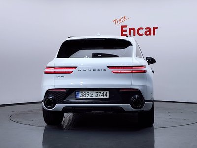 صورة 3 لـ 2021 Genesis GV70