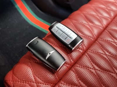 2021 Genesis GV70 — миниатюра 21