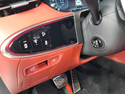 2021 Genesis GV70 — миниатюра 28
